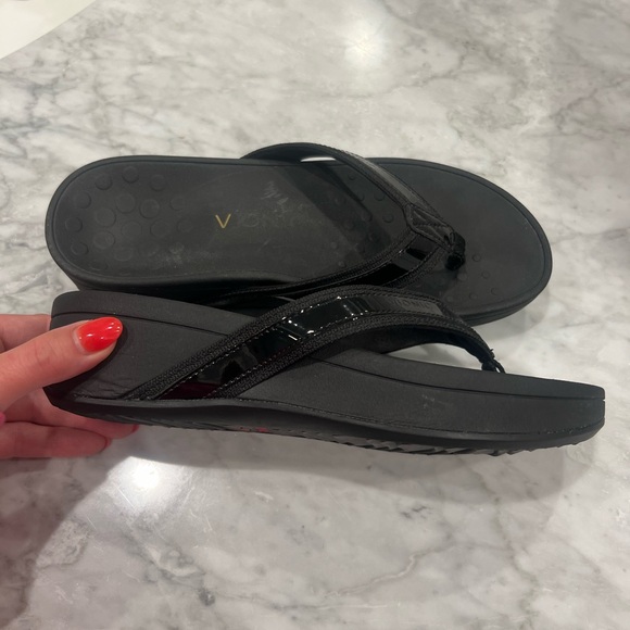 Vionic Wedge Flip Flop for High Arches - Picture 3 of 8